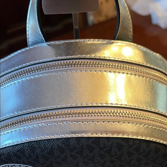 Michael Kors Black and Silver Backpack Med zip leather special NYC edition NWT - Picture 5 of 16